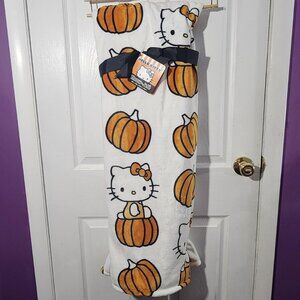 Halloween Hello Kitty White Pumpkins Throw Blanket